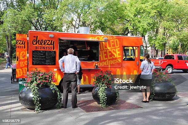 Cheezy Business Food Truck Stockfoto und mehr Bilder von Außenaufnahme von Gebäuden - Außenaufnahme von Gebäuden, Bankenviertel, Berufliche Beschäftigung