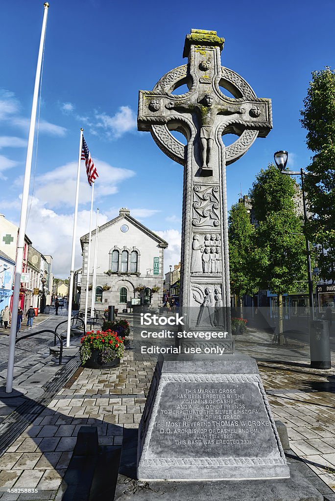 Крест на базарной площади в Cashel, Типперэри, Ирландия - Стоковые фото Архитектура роялти-�фри