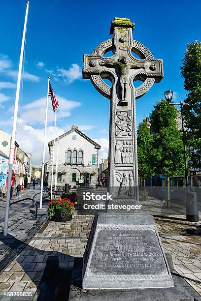 Крест На Базарной Площади В Cashel Типперэри Ирландия — стоковые фотографии и другие картинки Архитектура