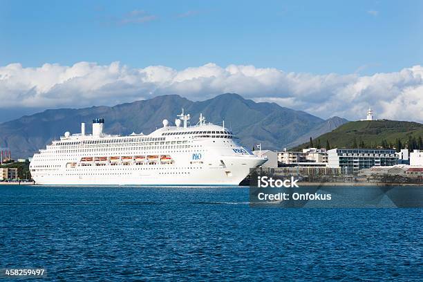 Nave Da Crociera Nel Porto Di Noumea Nuova Caledonia - Fotografie stock e altre immagini di Acqua