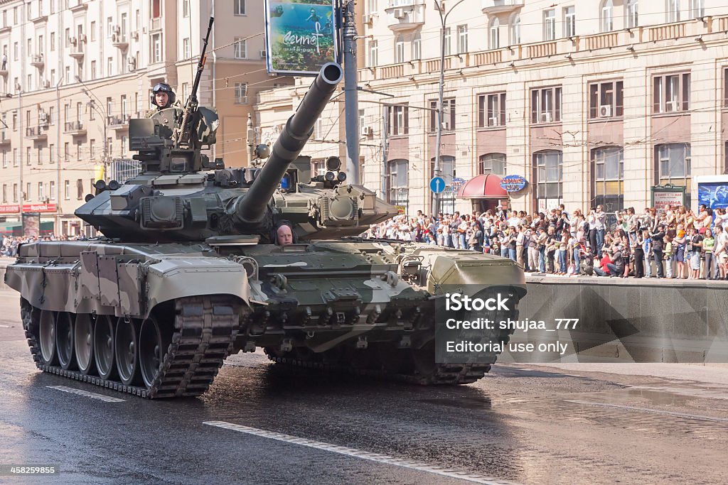 Menschen im T-90A tank auf die während der parade feiern - Lizenzfrei Architektur Stock-Foto