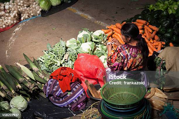 Tradycyjnym Rynku W Gwatemali Chichi - zdjęcia stockowe i więcej obrazów Ameryka Łacińska - Ameryka Łacińska, Artykuły spożywcze, Biznes