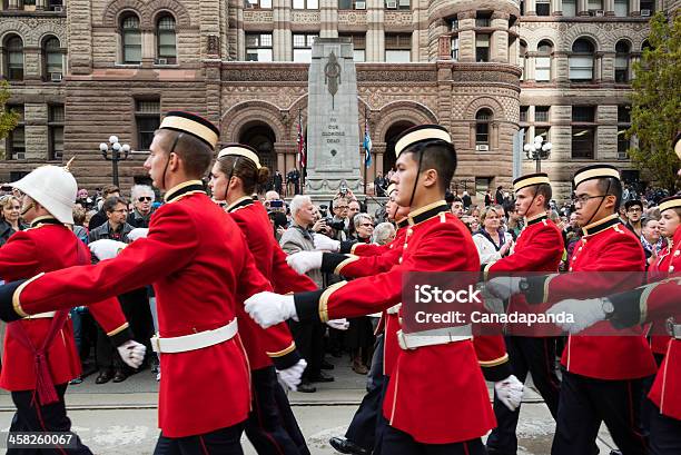 Foto de Os Cadetes Desfile Remebrance Dia e mais fotos de stock de Cadete - Cadete, Canadá, Dia do Armistício