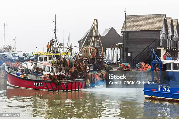 Hafen Von Whitstable Stockfoto und mehr Bilder von Arbeiten - Arbeiten, Blau, Fischer - Tätigkeit