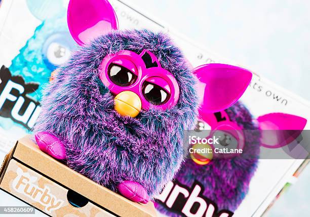 Furby Giocattolo - Fotografie stock e altre immagini di Adulazione - Adulazione, Animale, Bizzarro