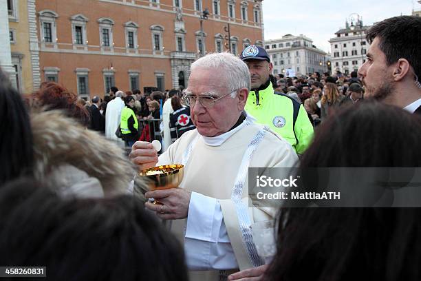 Причастие В Урегулировании Папа Франциск St John Рим — стоковые фотографии и другие картинки Церковь