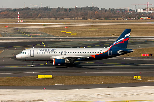 airbus a 320-214 a.rubley - aeroflot photos et images de collection