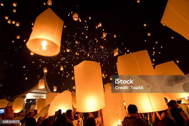 Lanterns Flutuante - Fotografias de stock e mais imagens de Ao Ar Livre - Ao Ar Livre, Balão de ar quente, Calor