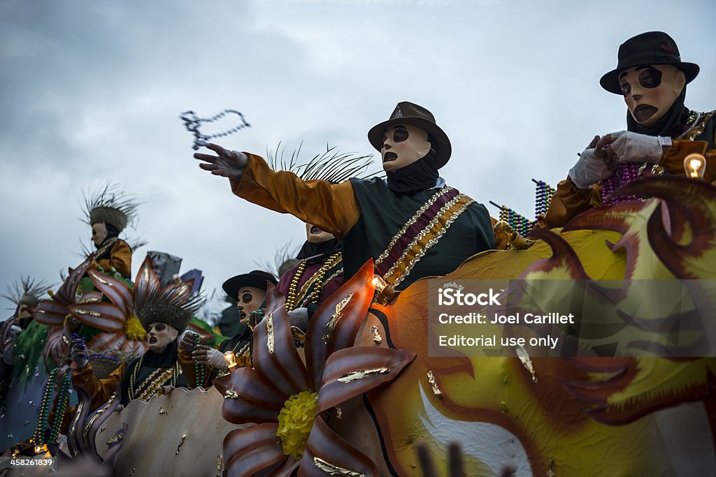 Desfile Mardi Gras de nueva Orleans - Foto de stock de Lanzar - Actividad física libre de derechos