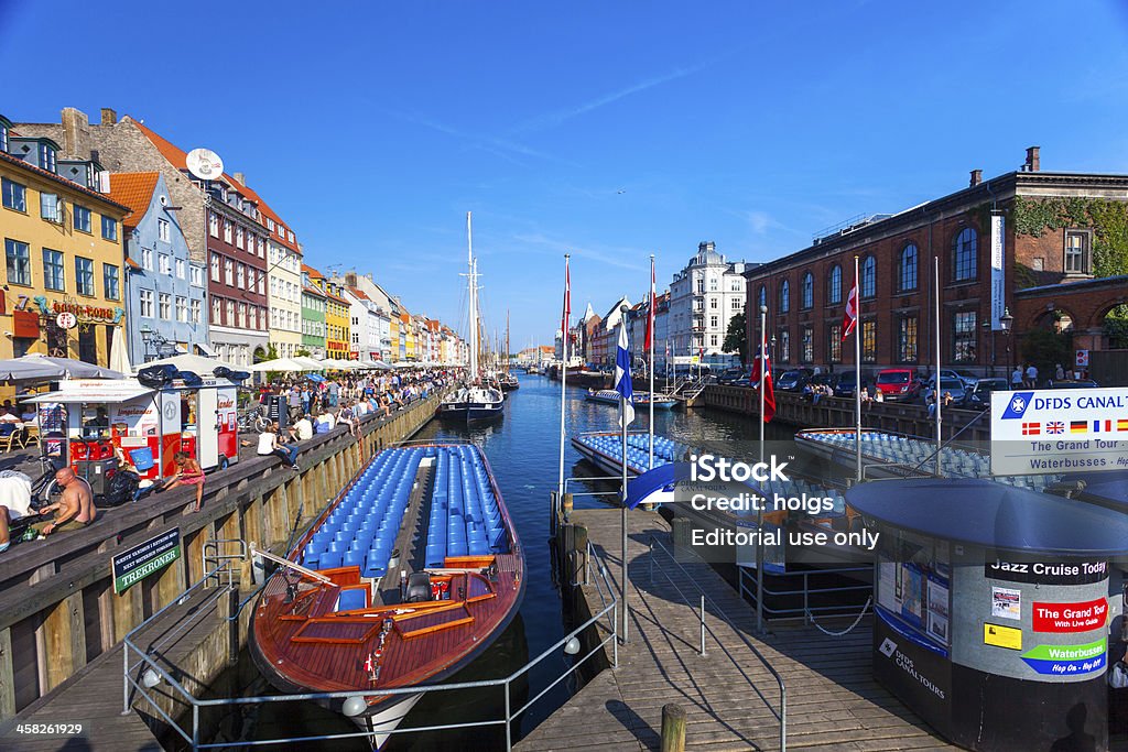 Nyhaven Waterside Копенгаген, Дания - Стоковые фото Бар - питейное заведение роялти-фри