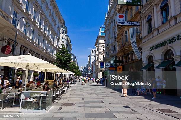 Karntner Strabe Viena Foto de stock y más banco de imágenes de Karntner Strasse - Karntner Strasse, Viena - Austria, Café - Bebida