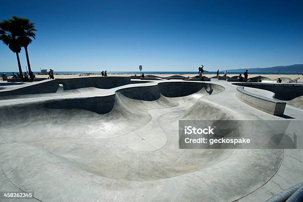 Praia De Venice Skate Park - Fotografias de stock e mais imagens de Ao Ar Livre - Ao Ar Livre, Atividade Recreativa, Azul