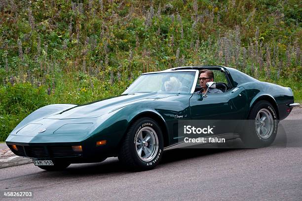 Foto de Chevrolet Corvette De 1973 e mais fotos de stock de Carro esportivo - Carro esportivo, Casal, 1970-1979