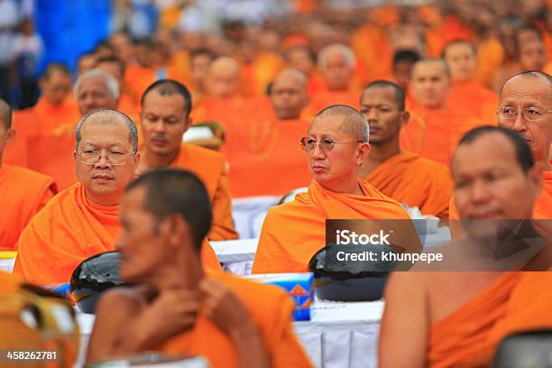 Buddhistische Mönche Treffen Sie Sich Und Feiern Sie Den Buddha Jayanti Stockfoto und mehr Bilder von Alter Erwachsener