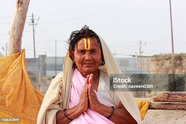 홀리 성녀 In Kumbh 2013 브라만에 대한 스톡 사진 및 기타 이미지 - 브라만, 여자, 고독-개념