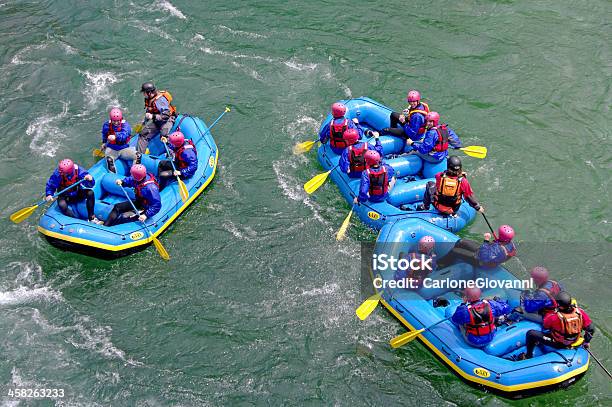 Rafting Foto de stock y más banco de imágenes de Accesorio de cabeza - Accesorio de cabeza, Actividad, Actividades y técnicas de relajación