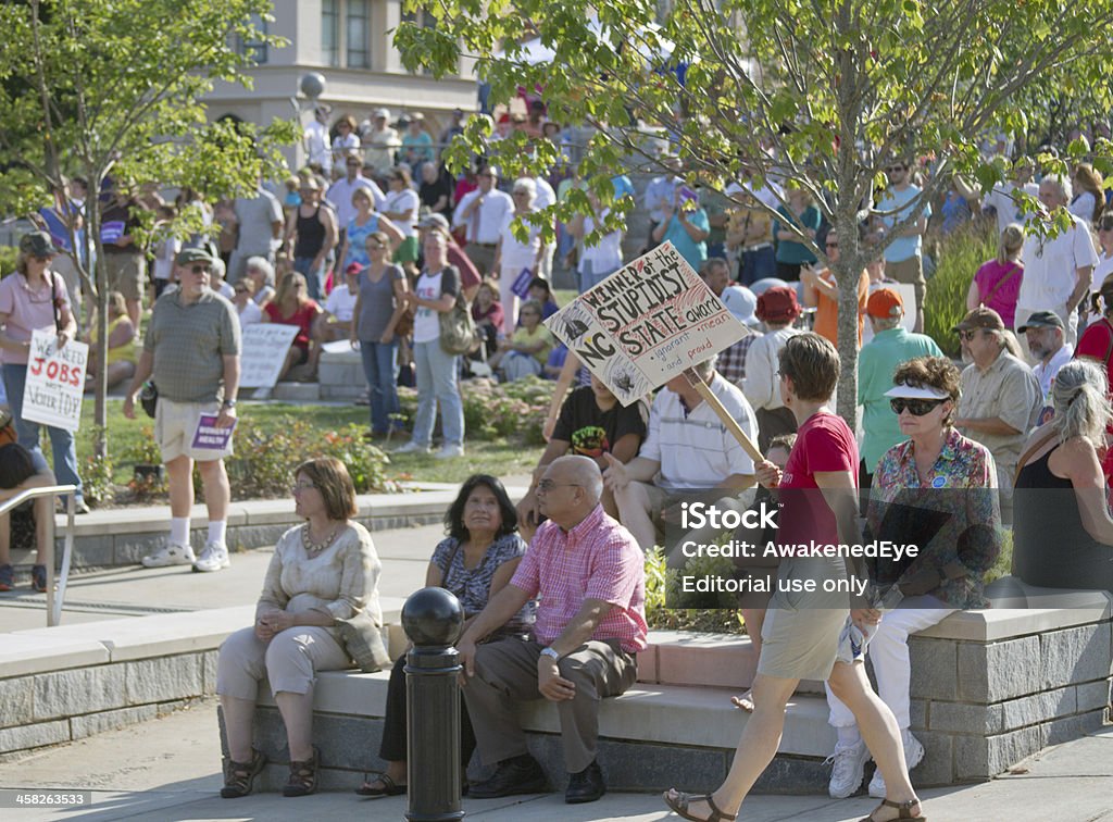 Protest przeciwko NC republikańskiej Polityka w moralny poniedziałek Ponowne zebranie się - Zbiór zdjęć royalty-free (2013)