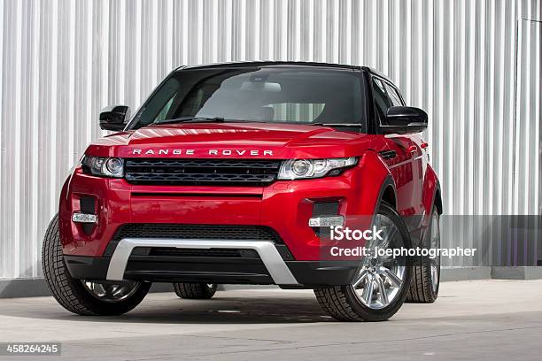 Красный Range Rover Evoque 2012 Вид Спереди — стоковые фотографии и другие картинки Съёмка сбоку - Съёмка сбоку, 4х4, Range Rover Evoque