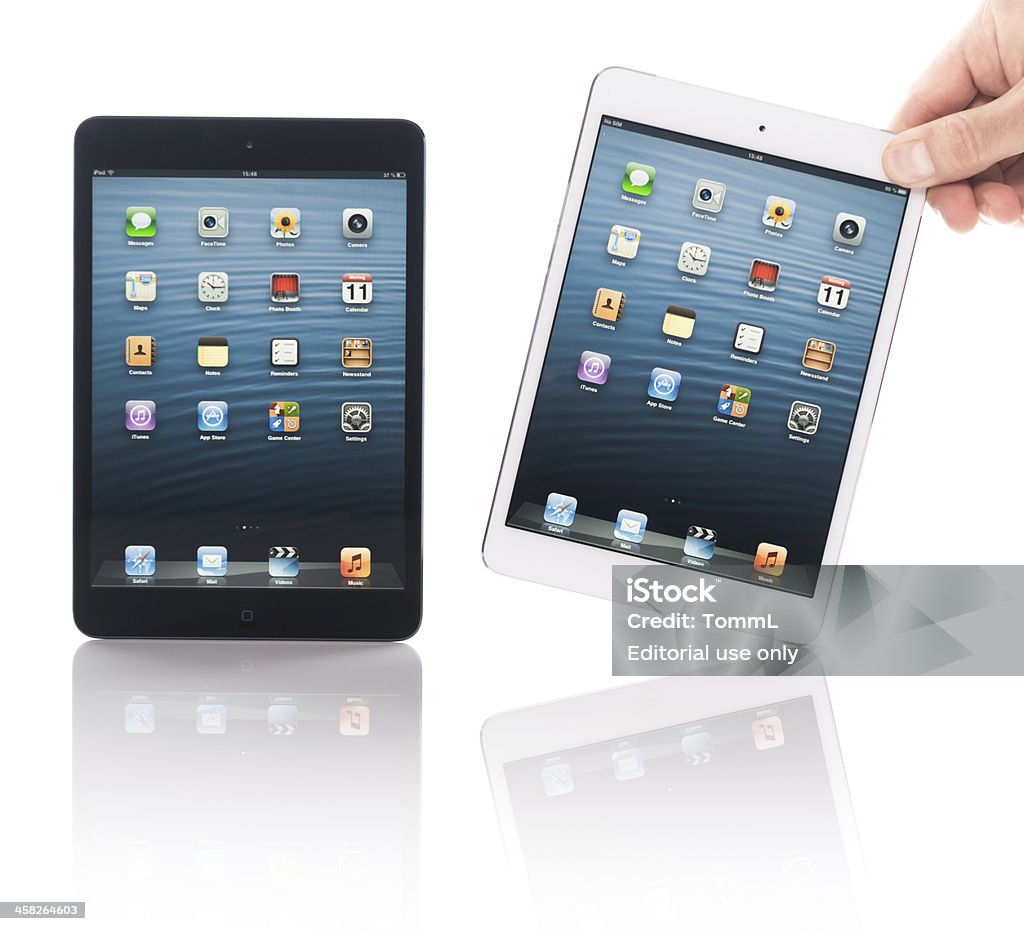 Dwa iPada mini w czarny i biały) - Zbiór zdjęć royalty-free (Białe tło)