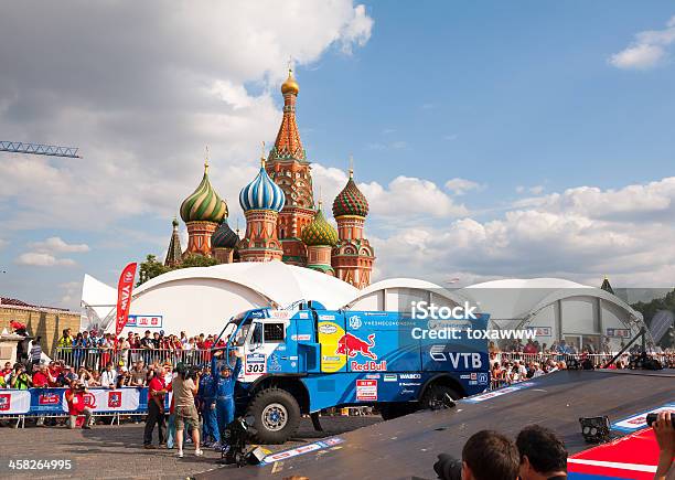 Seda Forma De Rally Iniciar - Fotografias de stock e mais imagens de Ao Ar Livre - Ao Ar Livre, Carro, Cidade