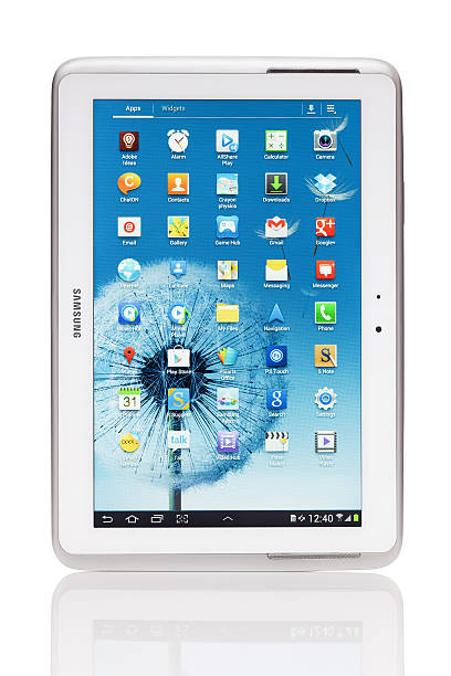 samsung galaxy nota 10,1-n8000 aislado en blanco - samsung group digital tablet galaxy note fotografías e imágenes de stock