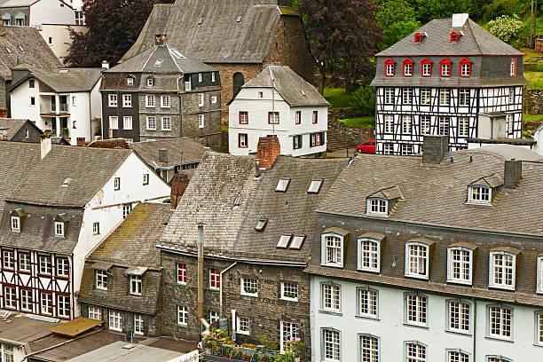 telhados de monschau - aachen brick building exterior built structure imagens e fotografias de stock