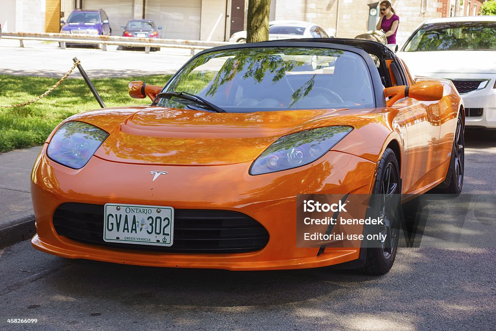 Tesla Roadster auto sportiva - Foto stock royalty-free di 2010