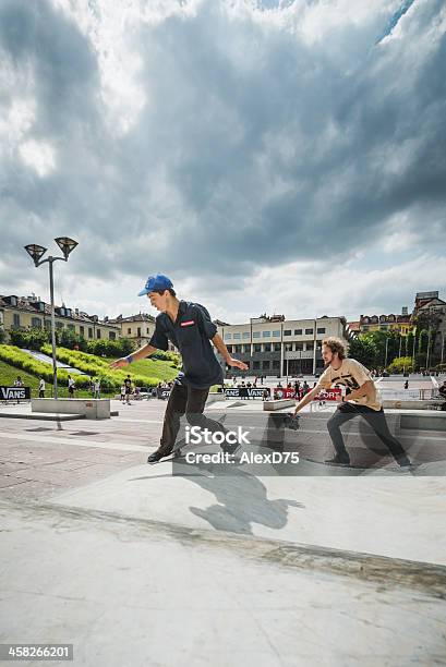 Skatista Em Turim - Fotografias de stock e mais imagens de Adolescente - Adolescente, Adolescência, Ao Ar Livre