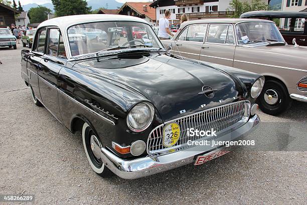 Oldtimer Opel Kapitaen L - Fotografie stock e altre immagini di 1950-1959 - 1950-1959, Antico - Condizione, Antico - Vecchio stile