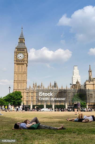 Dia De Verão Em Londres - Fotografias de stock e mais imagens de Ao Ar Livre - Ao Ar Livre, Arquitetura, Azul