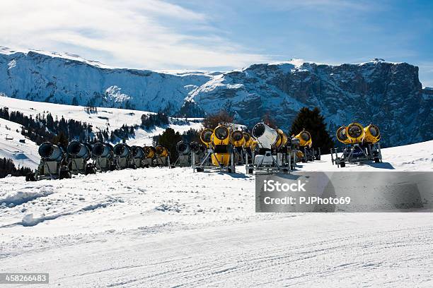 Seiser Alm Grupa Śniegu Gun - zdjęcia stockowe i więcej obrazów Alpy - Alpy, Catinaccio, Chmura