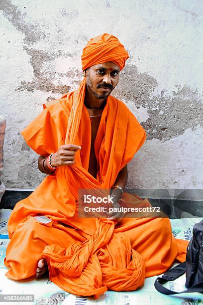 Sikh Religioso - Fotografie stock e altre immagini di Adulto - Adulto, Ambientazione esterna, Arancione