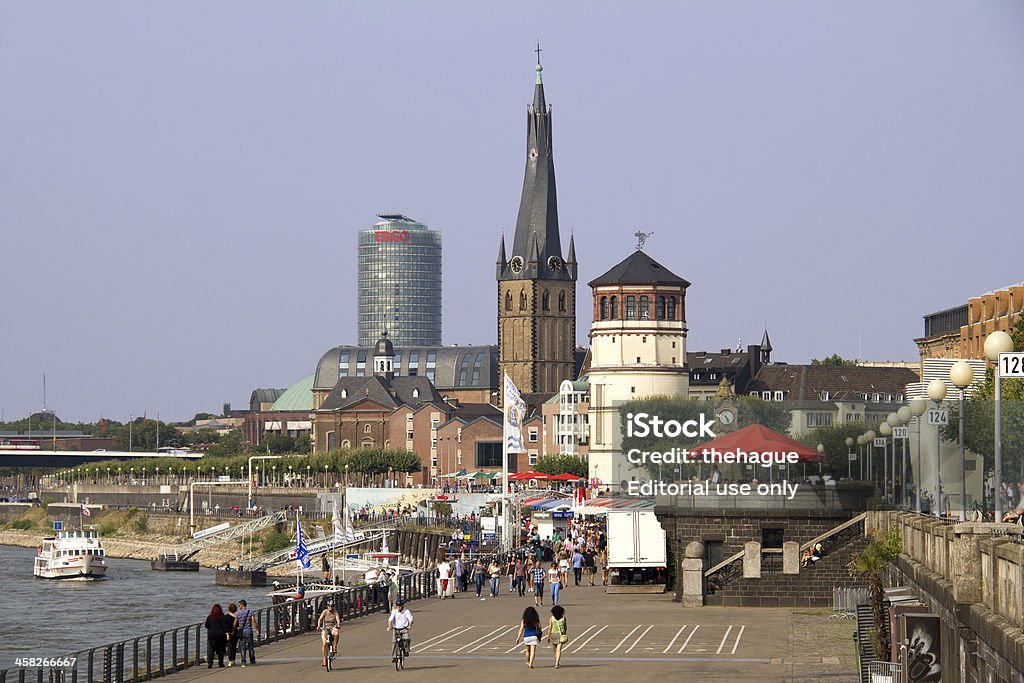 Dusseldorf Promenade - Foto stock royalty-free di Albero