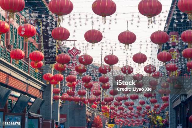 Chinês Antigo Rua - Fotografias de stock e mais imagens de Amarelo - Amarelo, Ano Novo Chinês, Antigo