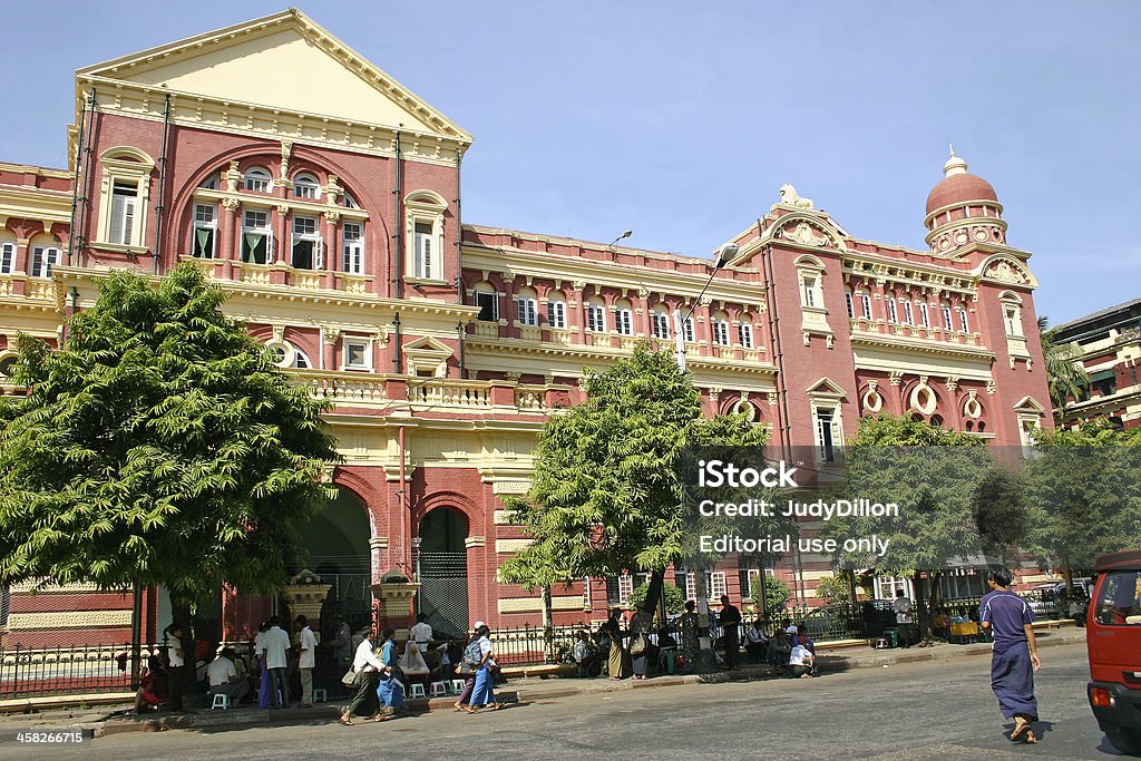 Edifício Colonial grande Tribunal - Royalty-free Amarelo Foto de stock