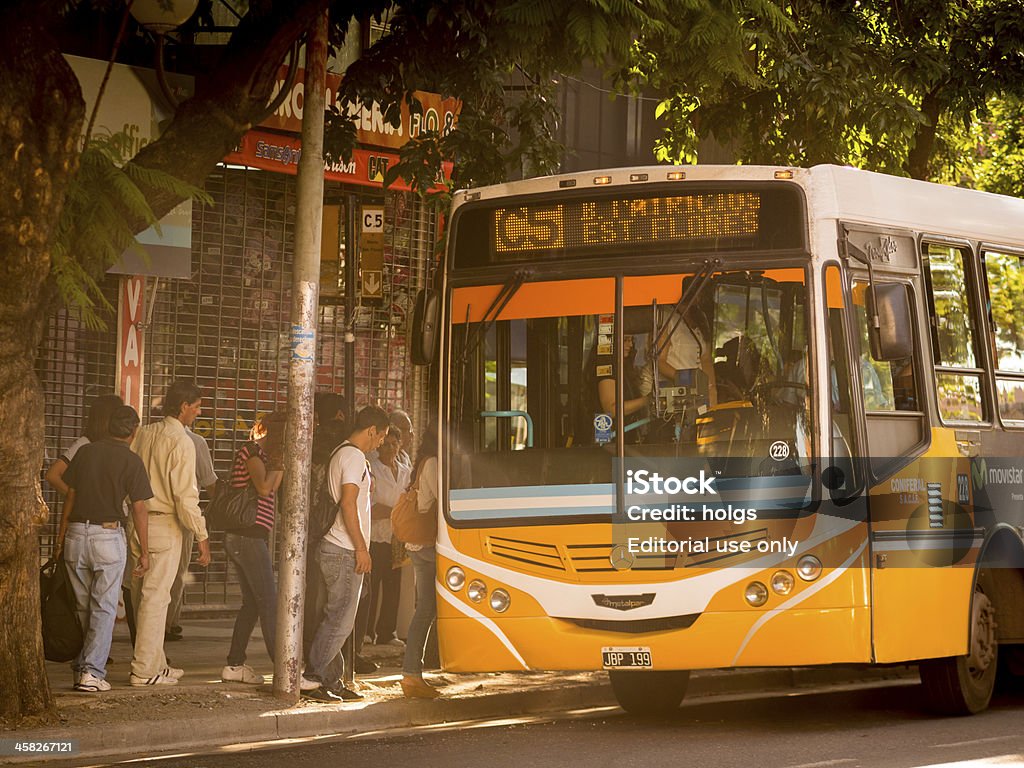 Parada de autobús cola de Córdoba, Argentina - Foto de stock de Aire libre libre de derechos