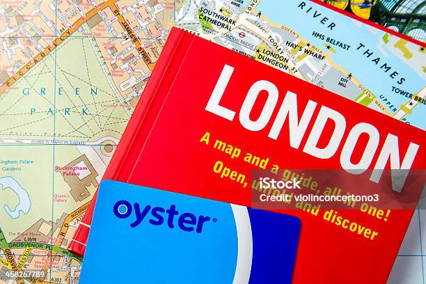 굴 카드 런던 가이드 서적 및 지도 오이스터 카드에 대한 스톡 사진 및 기타 이미지 - 오이스터 카드, 국제 관광명소, 그린 파크