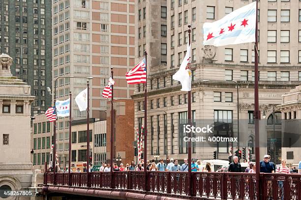 Michigan Avenue Bridge - zdjęcia stockowe i więcej obrazów Amerykańska flaga - Amerykańska flaga, Architektura, Biurowiec