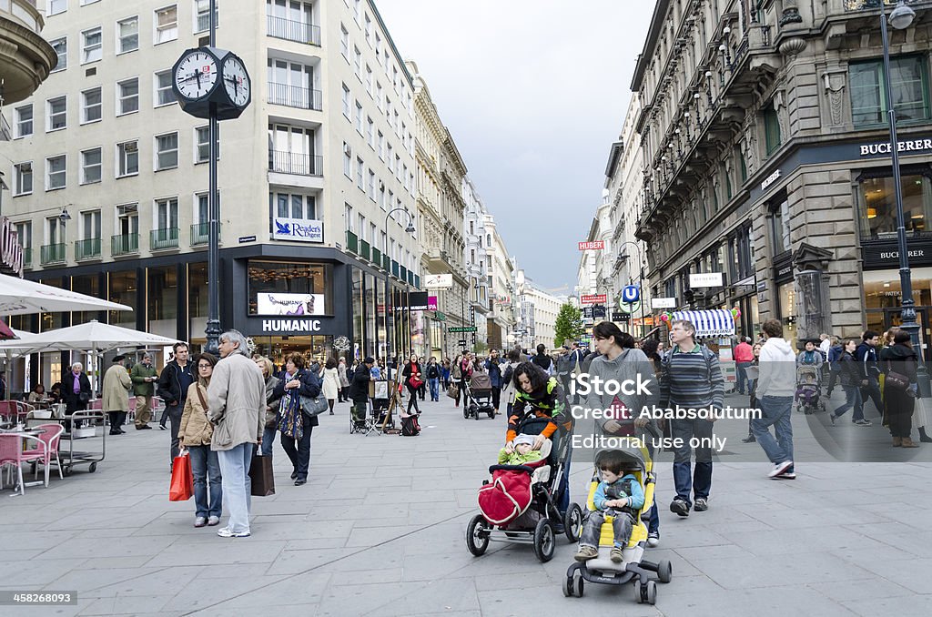As pessoas no centro de Viena, Áustria Europa - Foto de stock de Adulto royalty-free