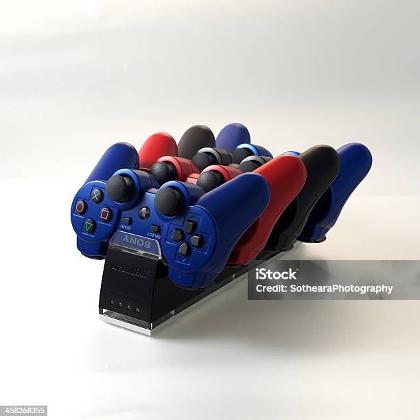 Foto de Quatro Controles Ps3 e mais fotos de stock de Azul - Azul, Controle de video game, Cor Preta