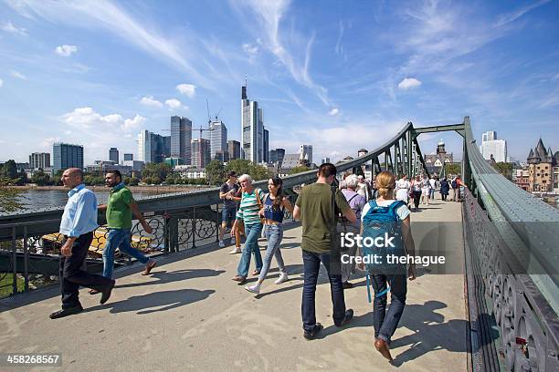 Frankfurt Fußgängerbrücke Stockfoto und mehr Bilder von Frankfurt am Main - Frankfurt am Main, Main, Menschen