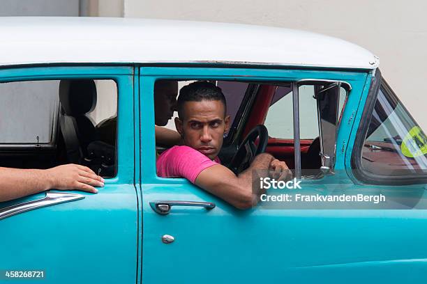 Foto de De Táxi e mais fotos de stock de Cuba - Grandes Antilhas - Cuba - Grandes Antilhas, 1960-1969, 1950-1959