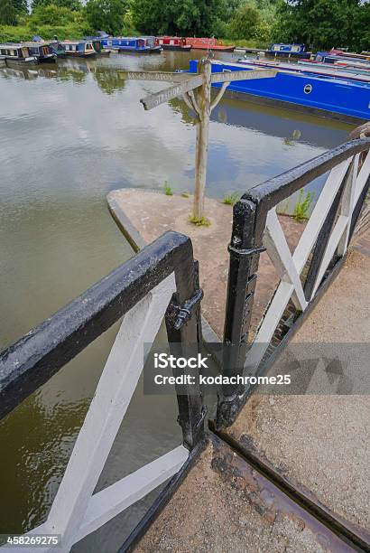 Stratford Canal Foto de stock y más banco de imágenes de Barcaza - Embarcación de recreo - Barcaza - Embarcación de recreo, Barcaza - Embarcación industrial, Canal - Corriente de agua