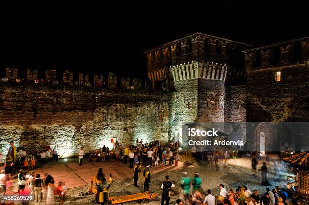 Italian Festival Medievale Del Castello Di Soncino Italia - Fotografie stock e altre immagini di Ambientazione esterna