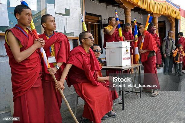 Monjes Budistas Participen En La Ceremonia De Leh Puja India Foto de stock y más banco de imágenes de Acontecimiento