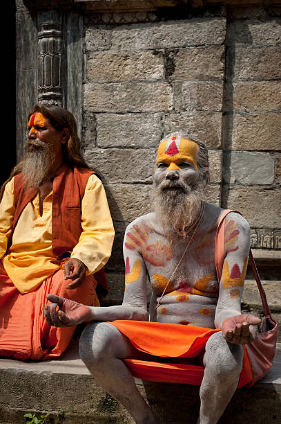 портрет святой садху мужчин - india sadhu nepalese culture nepal стоковые фото и изображения