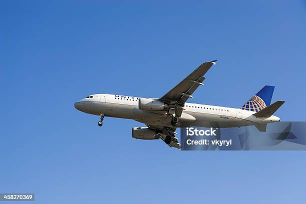 United Airlines Aerei - Fotografie stock e altre immagini di Aereo di linea - Aereo di linea, Aeroplano, Aeroporto