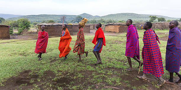 afryki taniec masai osób - masai africa dancing african culture zdjęcia i obrazy z banku zdjęć