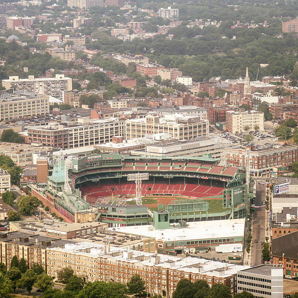vista aérea de boston com estádio fenway park - boston red sox imagens e fotografias de stock