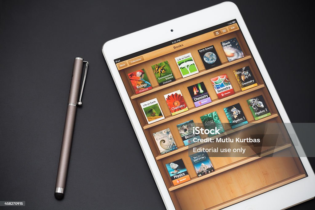 Apple iPad Mini com iBooks tela - Foto de stock de Caneta Digital royalty-free